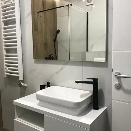 Lakeview Apartment, East Sarajevo 아파트 *
